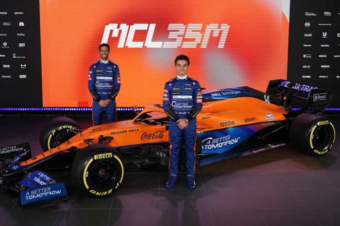 Tim McLaren dengan dua pembalapnya. Daniel Ricciardo (kiri) dan Lando Norris