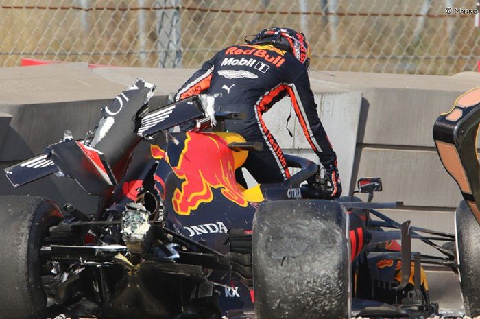 Bagian belakang mobil Red Bull RB15 rusak parah, Pierre Gasly tidak mengalami cedera usia kecelakaan tes pramusim F1 2019 di Barcelona
