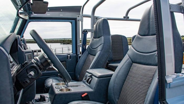 Tampilan kabin Land Rover Defender Project Kutter 