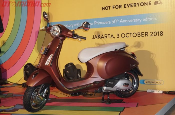 Vespa Primavera 50th Anniversary edisi terbatas warna brown matte