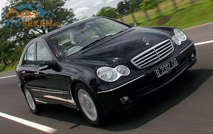 Mercedes-Benz dengan kode bodi W203