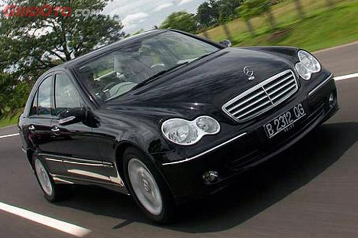 Mercedes-Benz dengan kode bodi W203