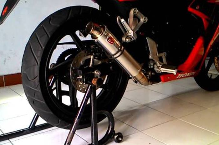 Knalpot CLD Type C3 besutan CLD Racing, diklaim bisa nambah tenaga Honda CBR150 hingga 5 dk.