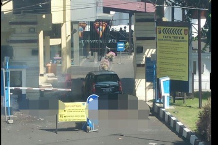 Guncangan bom yang terjadi di Mapolrestabes Surabaya, (14/5/2018)