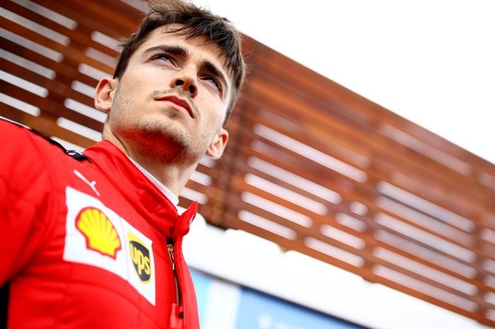 Lewis Hamilton melontarkan kritik kepada orang-orang di ajang balap F1 yang tak peduli soal kasus kematian George Floyd