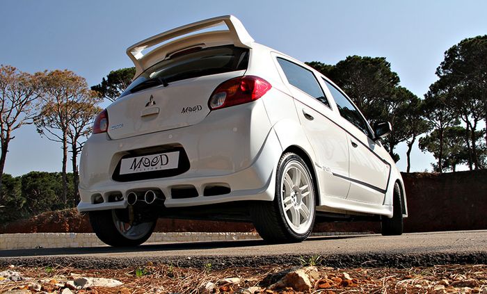 Tampilan belakang modifikasi Mitsubishi Mirage bergaya minimalis