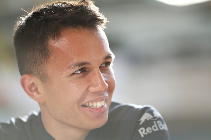 Pembalap Toro Rosso, Alexander Albon mengaku beruntung bisa finis ke-9 di F1 Bahrain