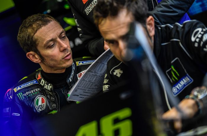 Valentino Rossi diperkirakan membawa kru tim teknisnya ke Petronas Yamaha Sepang Racing Team