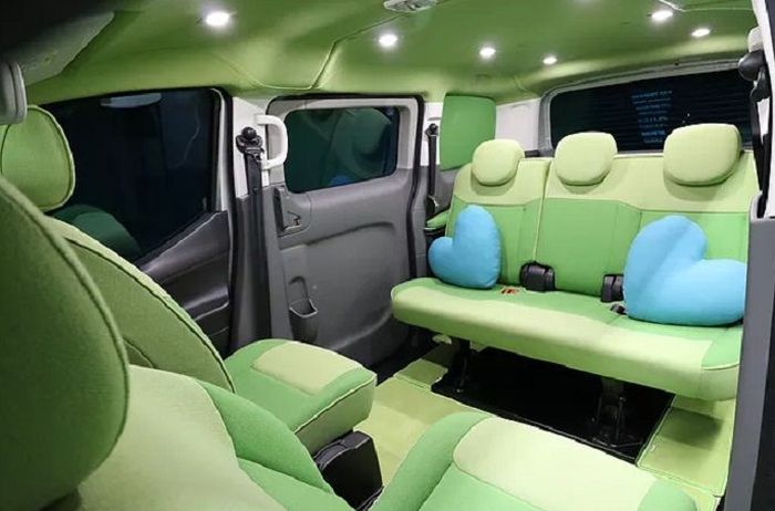 Tampilan kabin modifikasi Nissan Evalia garapan Addset