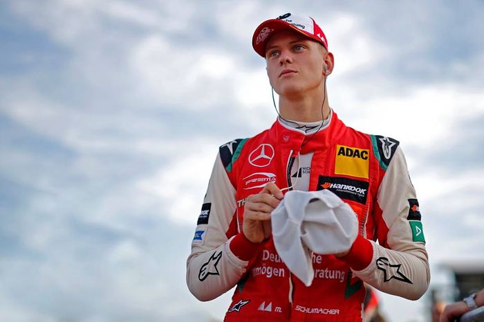Mick Schumacher, juara balap F3 Eropa 2018 dan kini balap F2, diperkirakan bisa melangkah ke F1