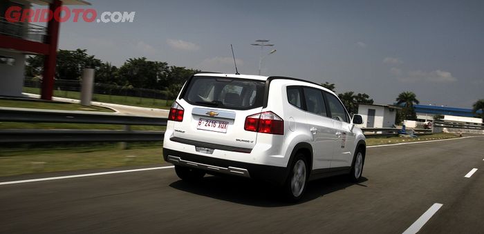 Bagian belakang Chevrolet Orlando yang dibekali mesin 1.800 cc