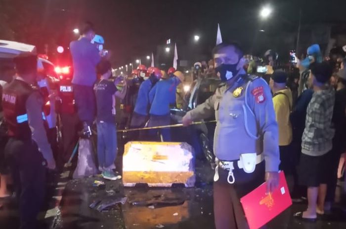 Mobil Toyota Camry terbakar di Senen, Jakarta Pusat