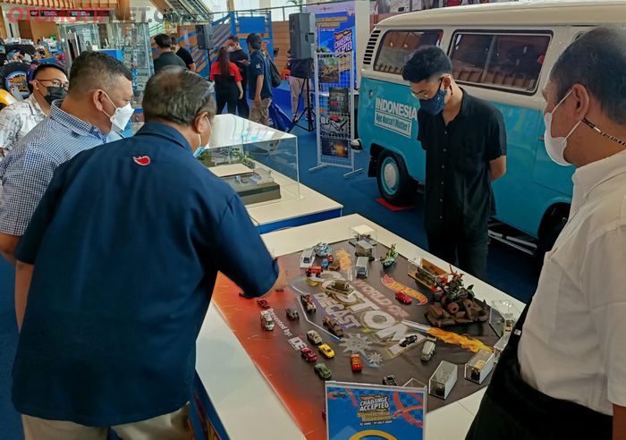 Pemeran diecast di akang Hot Wheels Challenge Accepted