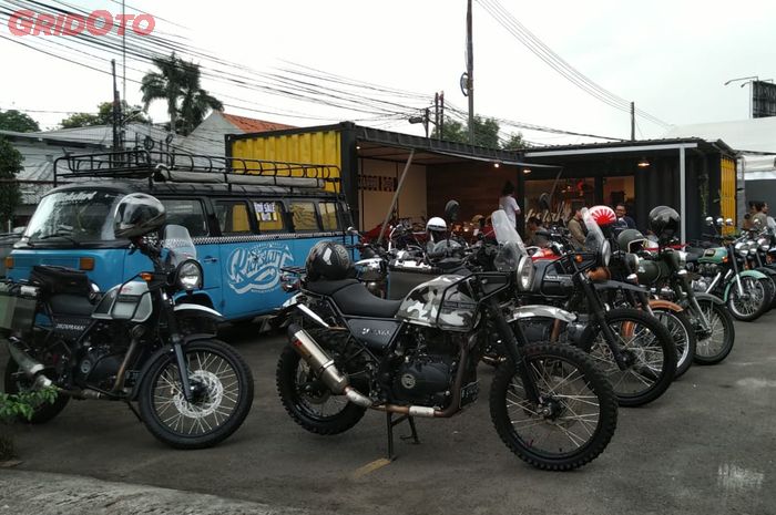 Ratusan pengendara Royal Enfield hadir di dealer Pejaten rayakan ulang tahun ketiga