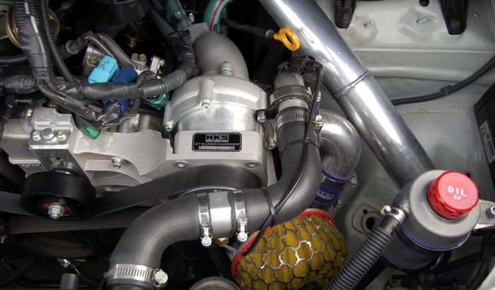 Supercharger HKS mampu memasok tenaga Nissan Elgrand jadi 350 dk