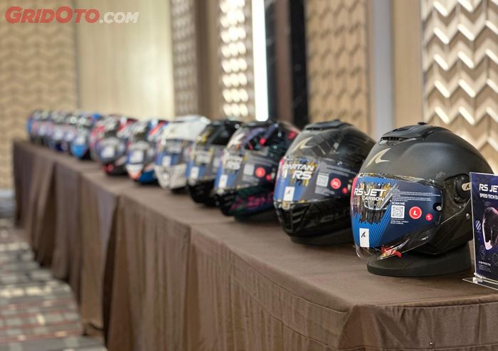 Line up Shark Helmets yang dijual ada tipe half face hingga full face dengan sertifikat FIM
