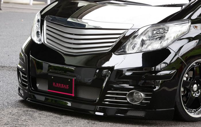 Tampilan depan modifikasi Toyota Alphard lawas garapan K-Break