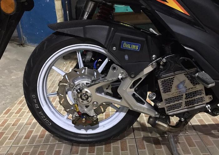 Honda Vario 150 ini sudah adopsi rem cakram belakang, modal Rp 5 jutaan.