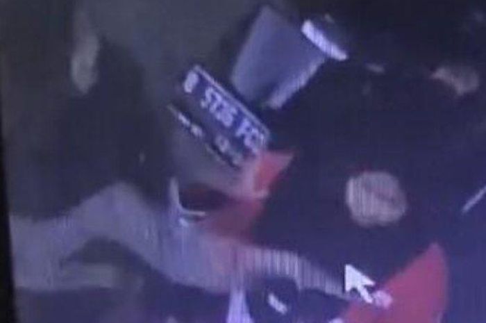 Emak-emak bawa Honda BeAT tabok petugas SPBU. Nggak nyangka dipicu hal beginian