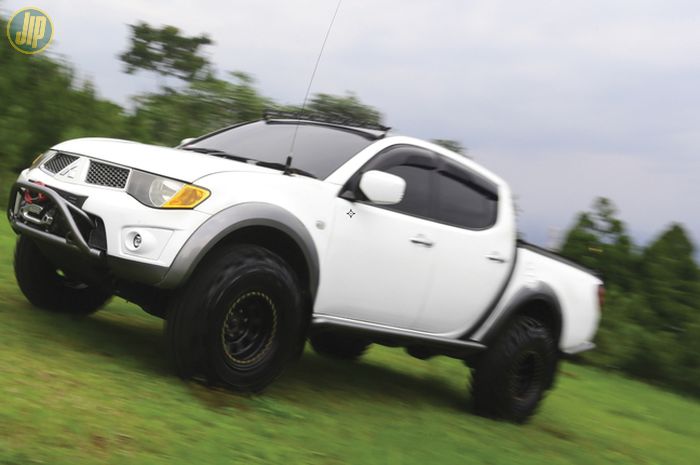 Mitsubishi Triton off-road