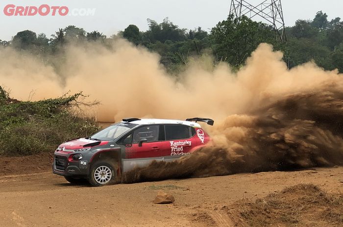 Sean Gelael tes Citroen C3 R5 untuk adaptasi dengan mobil reli yang akan dipakainya untuk di Danau Toba Rally 2019