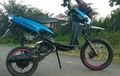 Waaw....Yamaha Mio Disulap Jadi Trail, Naiknya Dibilang Pakai Tangga