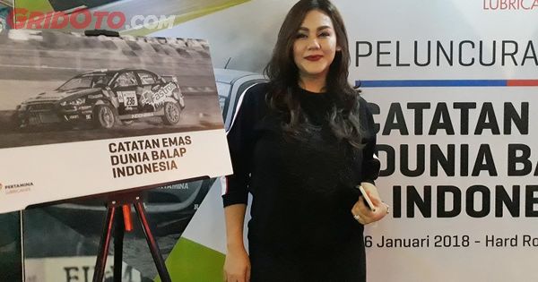 Artis Ini Ungkap Suka Duka Menjadi Istri Pembalap Rifat Sungkar Gridoto Com