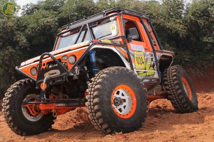 Suzuki Jimny Off-Road Jadi Sangar, Dipasangi Mesin Toyota Camry