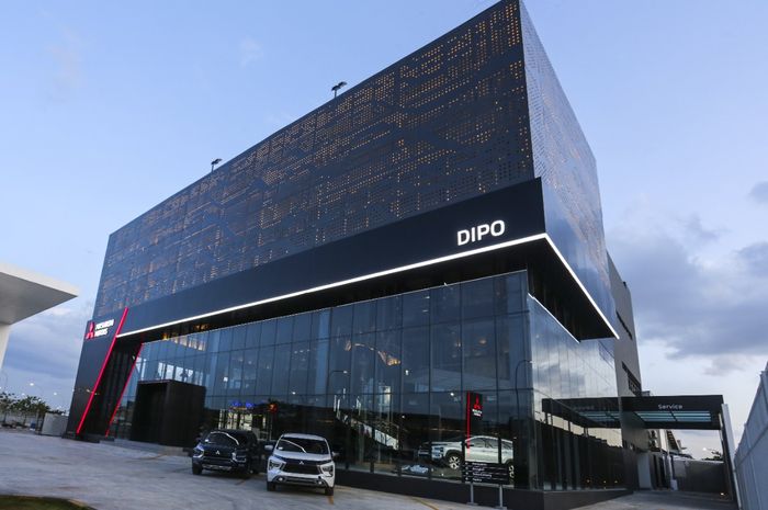 DIPO Golf Island PIK, dealer terbaru Mitsubishi Motors yang belum lama ini diresmikan pada Kamis (1/12/2022).