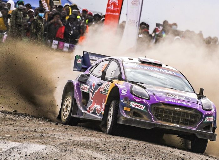 Sebastien Loeb dengan mobil Ford Puma Rally1 menang di SS18 Reli Safari 2022