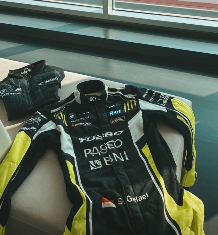 Racing suit Sean Gelael di Dubai 24 Hours bersama Valentino Rossi