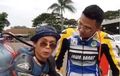 Bikin Ngakak, Pria Ini Kasih Tips Untuk Para Pembalap Tua Agar Tahan Balap