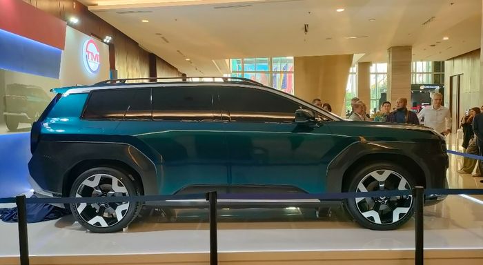 Tampak samping mobil konsep nasional I2C yang dibawa PT Teknologi Militer Indonesia