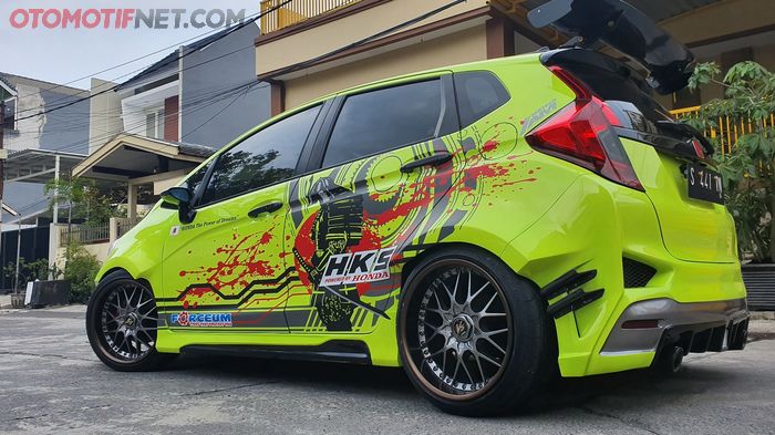 Warna hijau stabile makin atraktif dipadu stiker motor Samurai Assasin