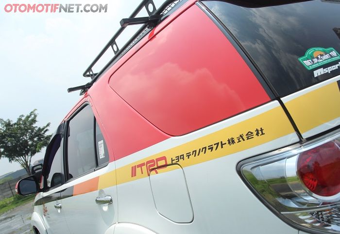 Toyota Fortuner  VNT Kayak Mobil  Kecil Pakai Gaya Rally 