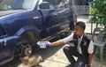 Toyota Kijang Ditemukan Terganjal Batang Kayu, Roda dan Headlamp Disikat Maling