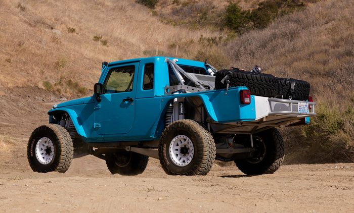 Modifikasi Jeep Wrangler JK ala Baja 1000 menjelma jadi sebuah pikap