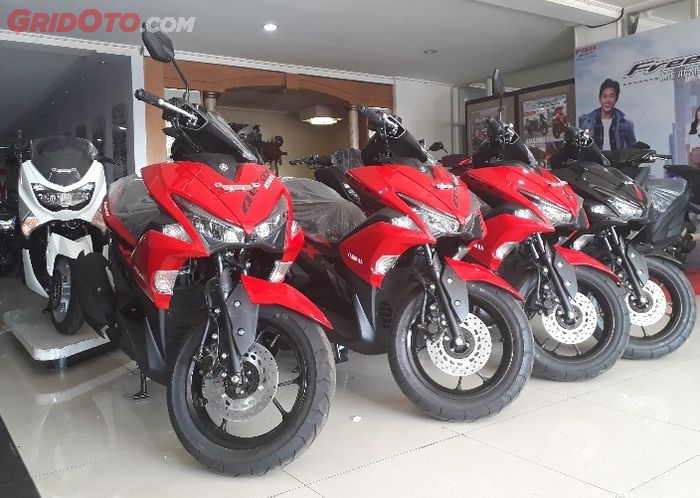 Stok Yamaha Aerox di dealer Sumber Baru Motor Yamaha Sentral 1 Yogyakarta.