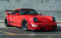 Saat Sang Maestro Akira Nakai Menangani Porsche 911 RWB Warna Merah