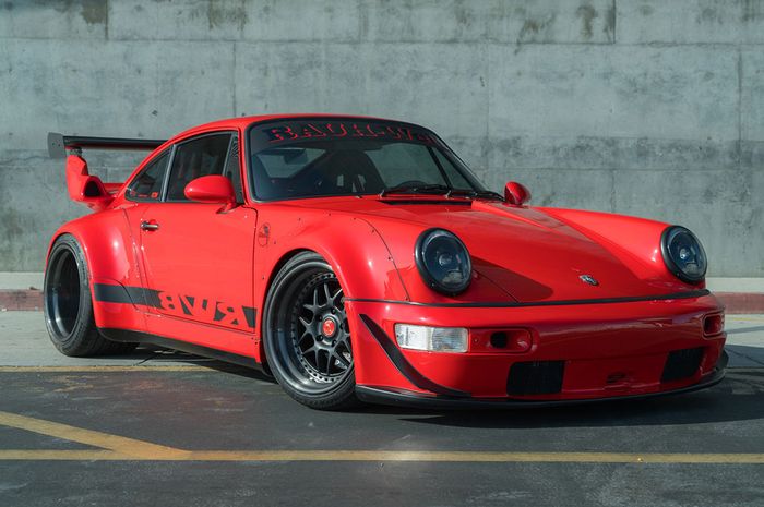 Modifikasi Porsche 911 bergaya RWB 