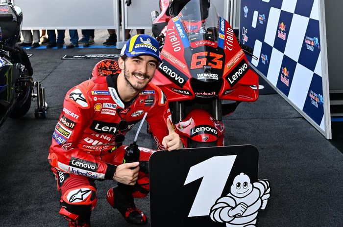 Francesco Bagnaia akhirnya berhasil merebut pole positions perdananya pada musim ini di kualifikasi MotoGP Spanyol 2022