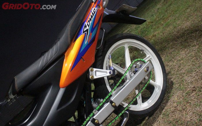 Honda Nova Sonic 125 RS pakai gear set SSS hijau