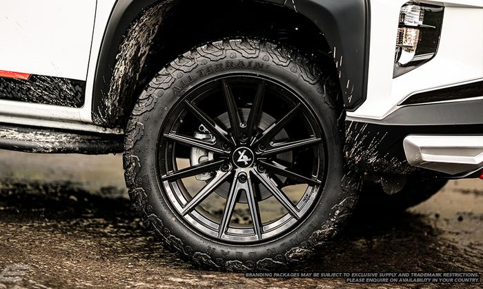 Modifikasi Mitsubishi Triton baru pakai pelek EVR ukuran 20 inci 