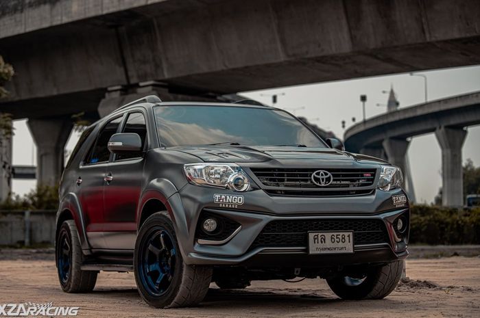 Modifikasi Toyota Fortuner lama juga upgrade kabin racing dan mesin sangar