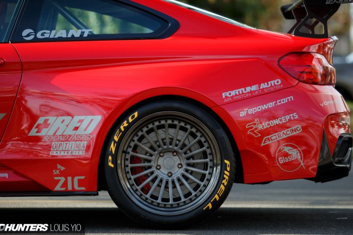 Modifikasi BMW M4 pasang pelek Rotiform BUCs dan ban Pirelli P Zero