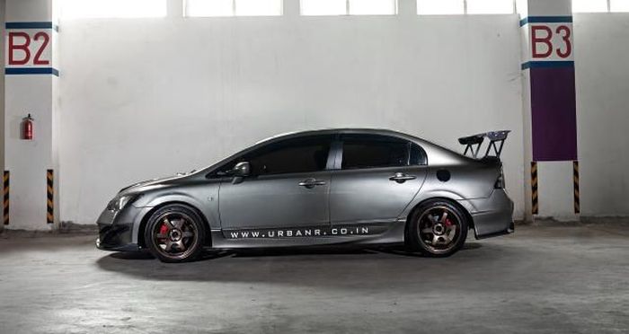 Tampilan samping Honda Civic lawas