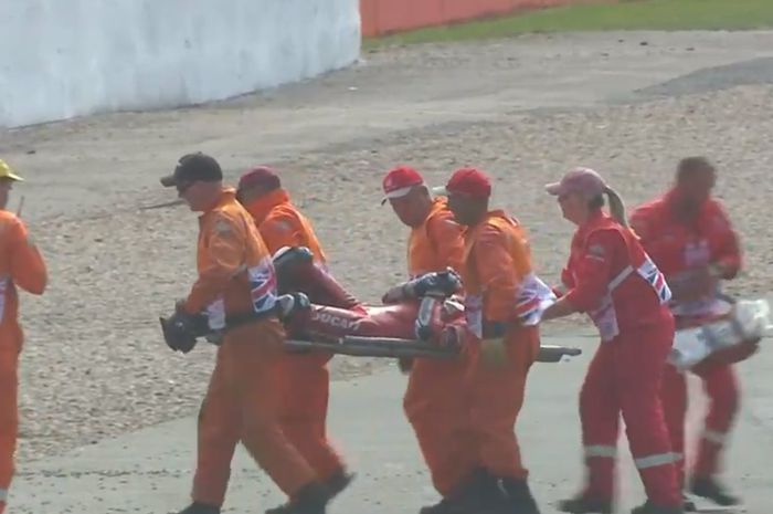 Andrea Dovizioso ditandu usai crash MotoGP Inggris 2019