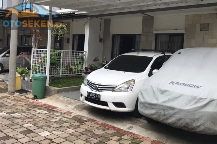 Ilustrasi. Mobil Terparkir di Garasi Rumah