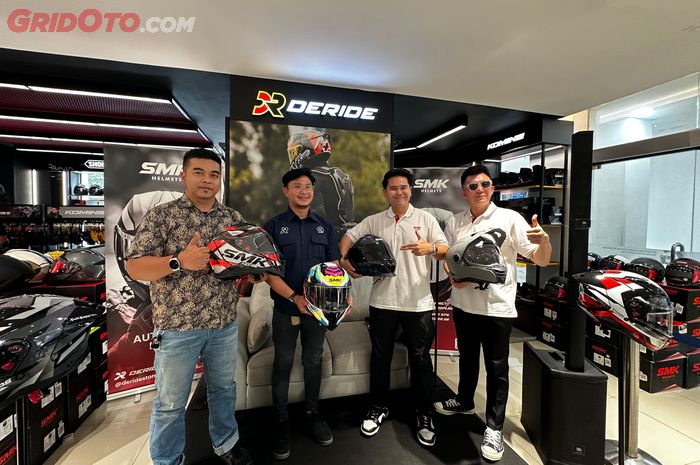 DeRide x DeSound kenalkan helm SMK dan Studds kepada komunitas bikers dan media di Bandung, Jawa Barat