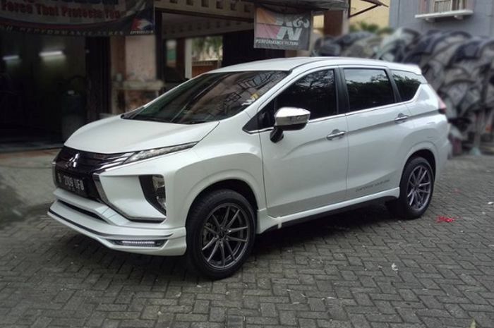 Mitsubishi Xpander dengan body kit aftermarket